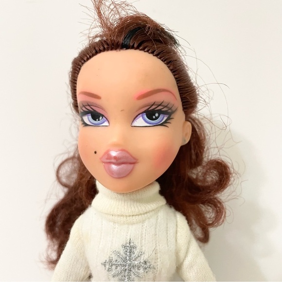 Bratz Doll Phoebe MGA Doll - Picture 2 of 16